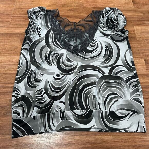 Lily White V-Neck Back, Grey, Women’s White Blouse | Size Medium - Picture 2 of 11